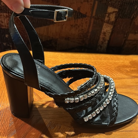 💥$10 SALE💥 NEW! BEAUTIFUL Journee Collection Ziggy Ankle Wrap Heels Size 7.5 - Picture 6 of 9